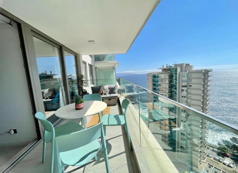 Reñaca Encantador - Departamento precioso con dos dormitorios en suite, sol y vista al mar - B&B Viña del Mar