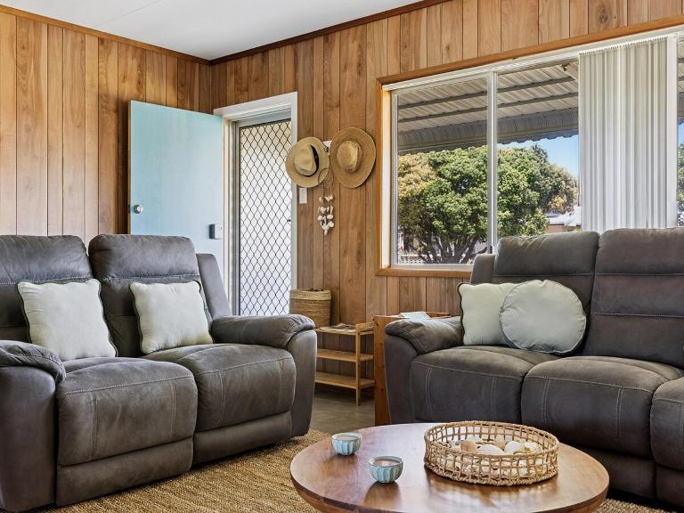 Brooms Head Bungalow - LJHooker Yamba - B&B Brooms Head