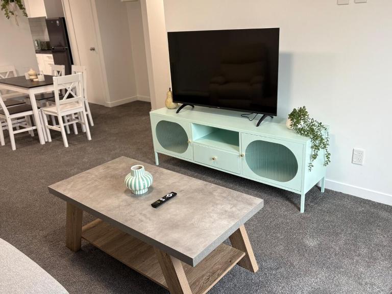 Space, Style and Serenity - B&B Lower Hutt