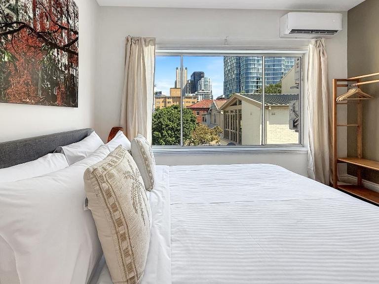 Executive Serviced north Sydney City pad - B&B Sydney