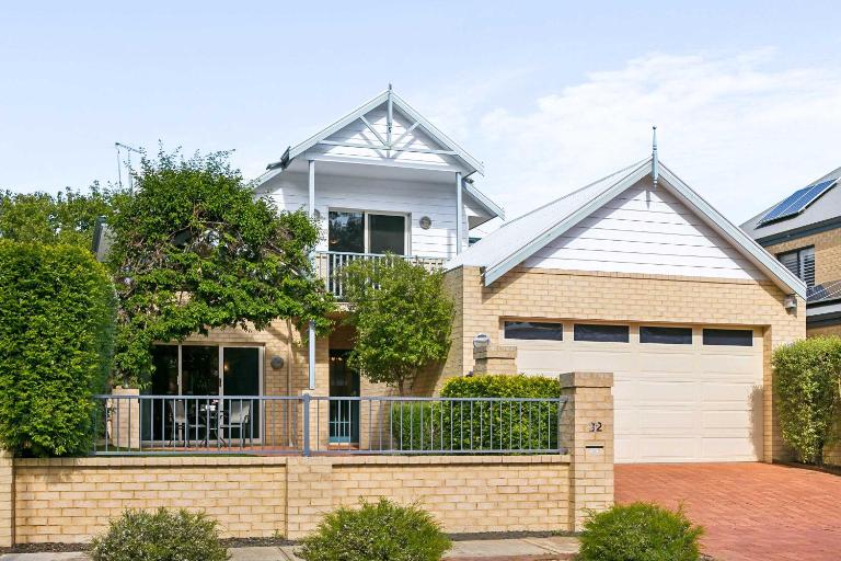 Kingsley Lake House 500Mbps Lakeside Wineries - Bed and Breakfast Perth