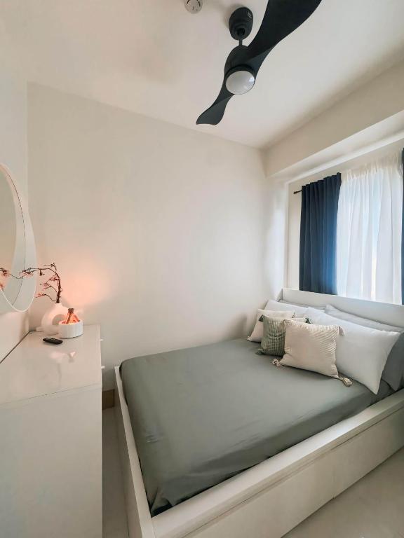 Summer At The Shore - B&B Manila