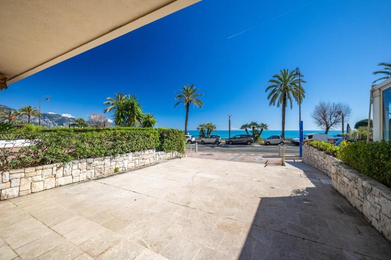 Le COQ Victoria - Parking - AC - WiFi - B&B Roccabruna