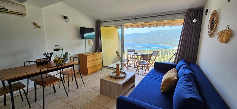 T2 Alba Rossa n 124, Chaleureux vue mer et piscine - Ferienwohnung Serra-di-Ferro