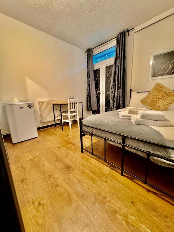 Lovely Room Walk to Euston & Regents Park - B&B London