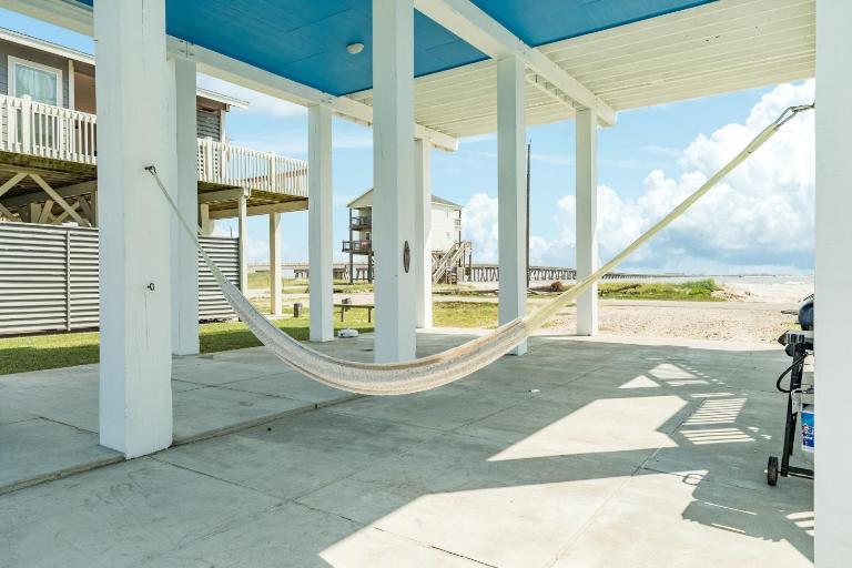Oasis Beachfront Volleyball Court Sleeps 12 - B&B Freeport