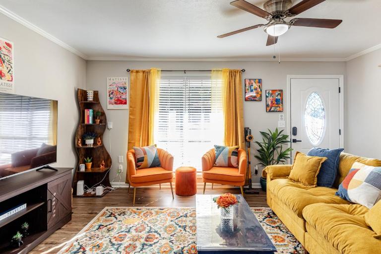 Colorful & Cozy 3 Bedroom in Columbus - B&B Columbus