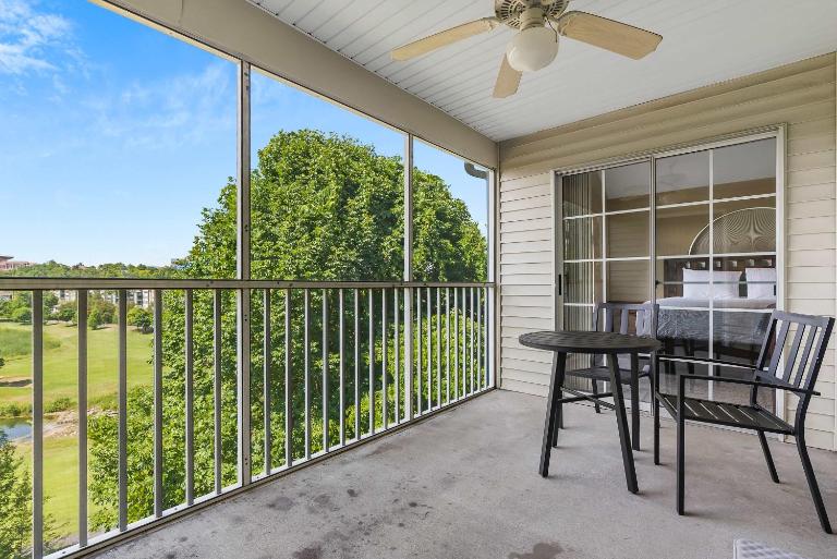 Spring Creek Escape - Balcony with Views - Bed and Breakfast Branson