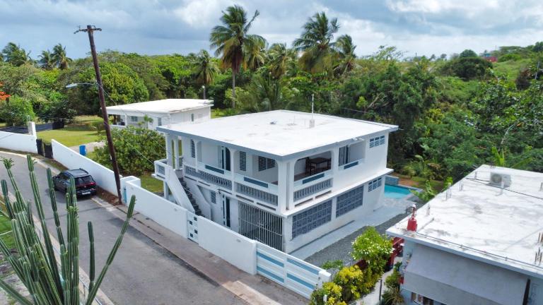 Casa Anastasia Beachside Villa with Pool - B&B Isabell II