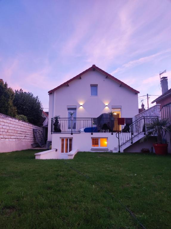 Maison moderne au calme,coeur de ville 1 chambre 1 bureau - B&B Sens