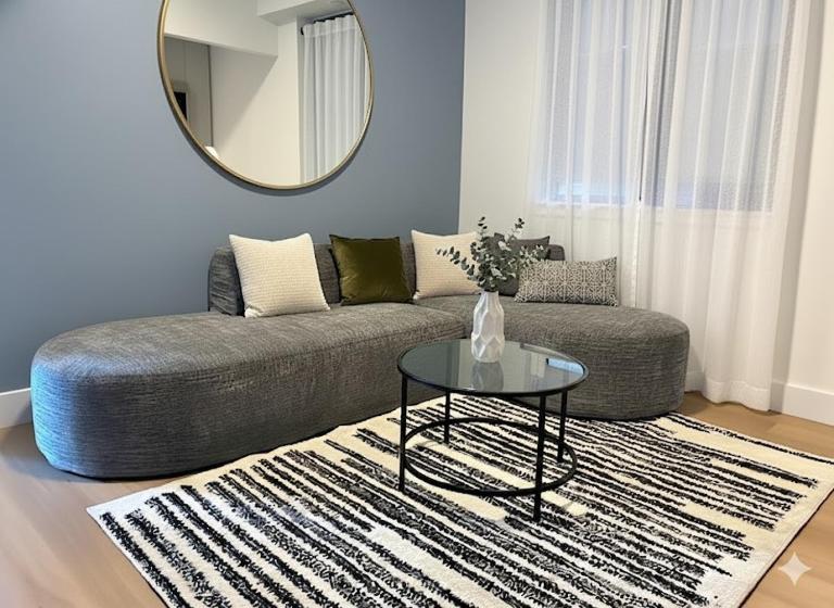 Luxury in Little Italy 2 Bedroom Private Balcony - B&B New York