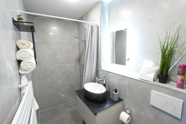 Luxury Apartments - Wohnung IA - Elegante Mini-Suite I Stock - B&B Neuwied
