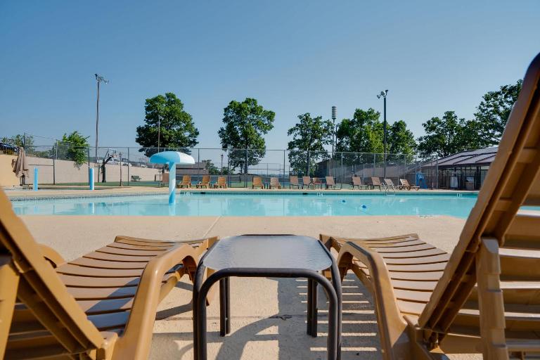 Troon Golf View - Golf Course View with On-site Amenities - B&B Branson