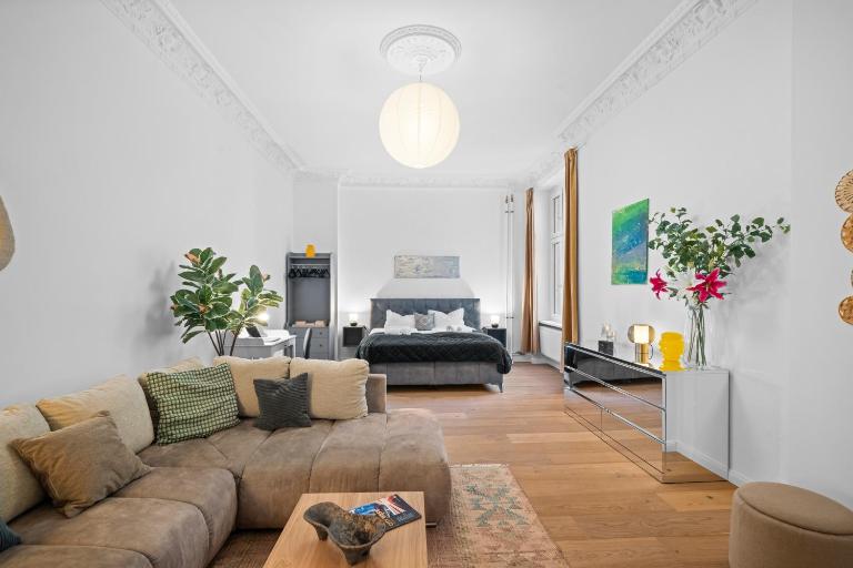 Loftly Kant99 - Zentral - 90m2 - Self Check-In - 300 Mbit - Chambres d'hôtes Berlin