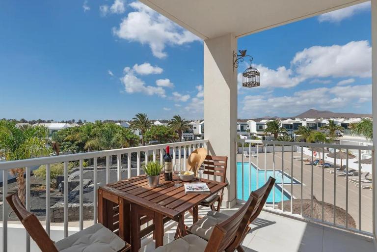 Escape Senator and Delfin Senator apartments Pool and Wifi - Chambres d'hôtes Costa Teguise