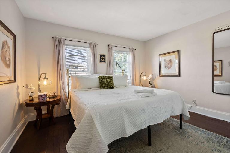 Summit Scholars 1, 3BR Near OSU and Office - B&B Columbus