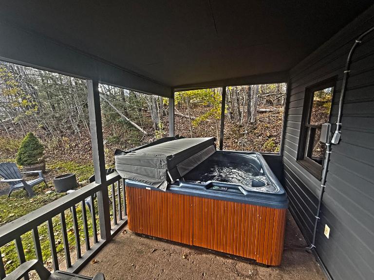 Private Hot tub new 2 Bedroom Home in Catskills - B&B Elka Park