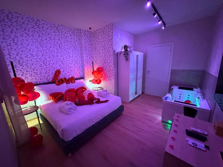 SuiteHeart Torino Private Jacuzzi - Bed and Breakfast Turijn