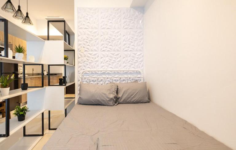 SkyView Studio Iloilo - Modern Stay with Infinity Pool - Bed and Breakfast Iloilo