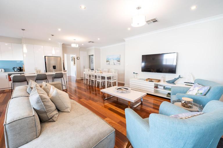 The Lake House - Spacious Group Haven by the Bay - B&B Victor Harbor