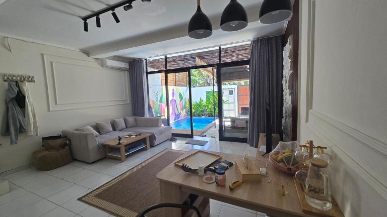 Villa 2 Kavi Minimalis 1 Kamar Di Sanur - B&B Kelurahan Sanur