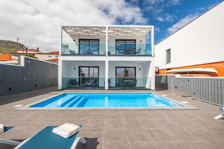 Luxury Seafront Escape II - B&B Caniçal