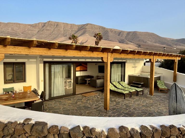 Daida´s Beach House - with hot whirlpool in Famara - B&B Famara