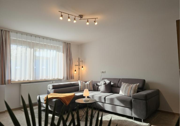 Rückzugsort mit Bergblick in Baiersbronn-Obertal - beheizter Wintergarten & kostenfreier Parkplatz - 70qm Ferienwohnung - Ferienwohnung Baiersbronn