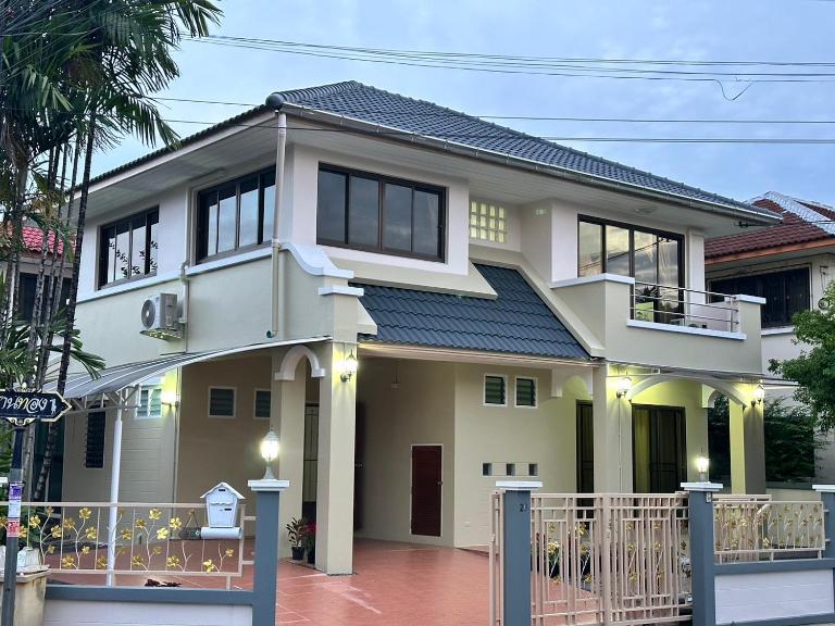 Spacious and peaceful 3 bedrooms detached house inside Bangkok - Chambres d'hôtes Ban Khlong Palat Priang