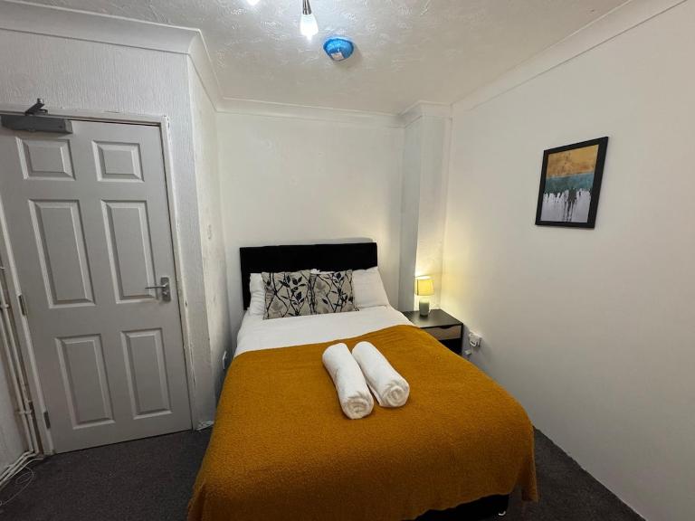 Large House for Contractors, families and groups - Ferienwohnung Stoke-on-Trent