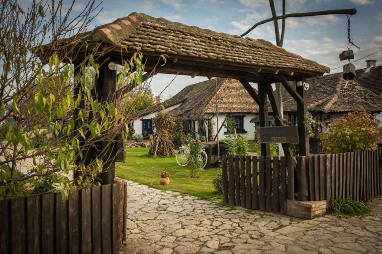 Etno Park Avlija Glušci - B&B Glušci