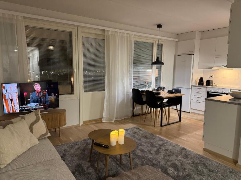 Lapland Apartments I with private sauna, wifi and parking next to the railway station - Bed and Breakfast Rovaniemi