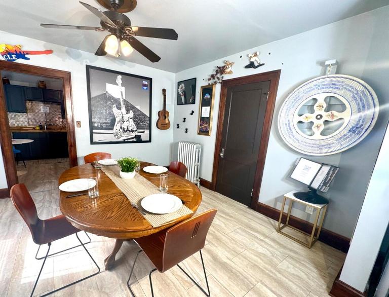 Near Downtown, Tremont, Ohio City, and central! - Chambres d'hôtes Cleveland