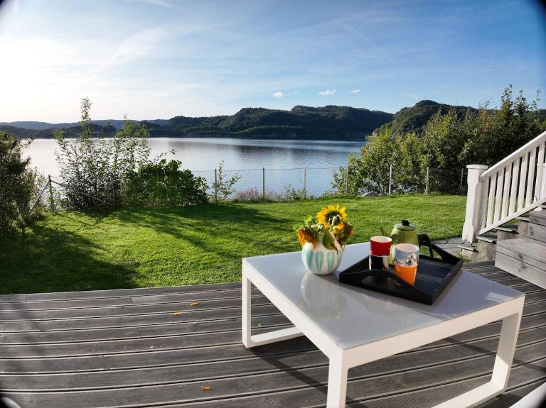 Charming house by the sea - Ferienwohnung Svennevik