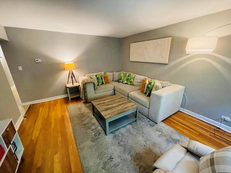 Apartment Home close to NWU & Hospitals - B&B Evanston
