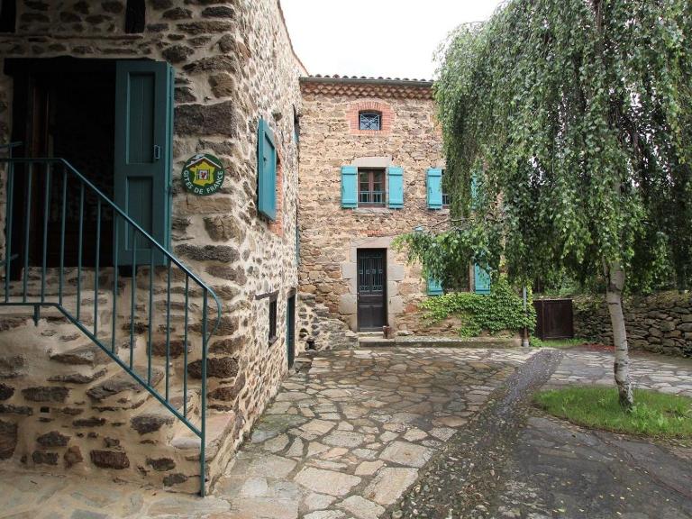 Gîte familial avec grande terrasse à Auzat, proche baignades et sites historiques - FR-1-582-183 - Bed and Breakfast Villeneuve-d'Allier