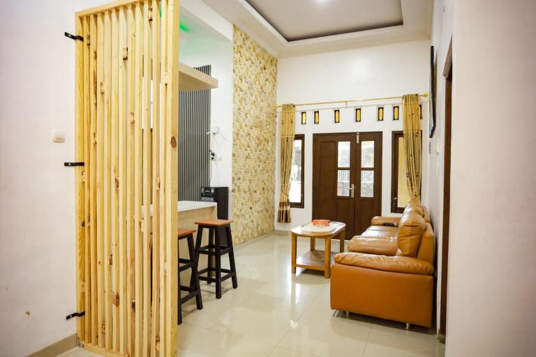 O2 Jogja Villa - Chambres d'hôtes Salakan