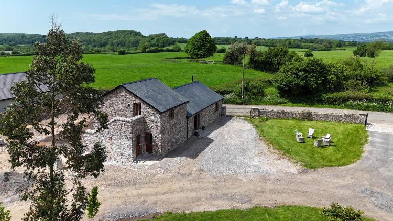 Argoed Barn and Vineyard - Bed and Breakfast Llanharry