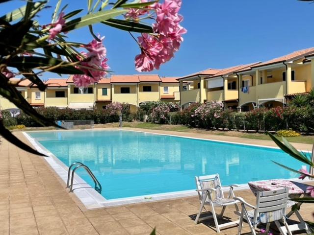 Il Delfino - Appartamento con Terrazza e Piscina - Ferienwohnung Badesi