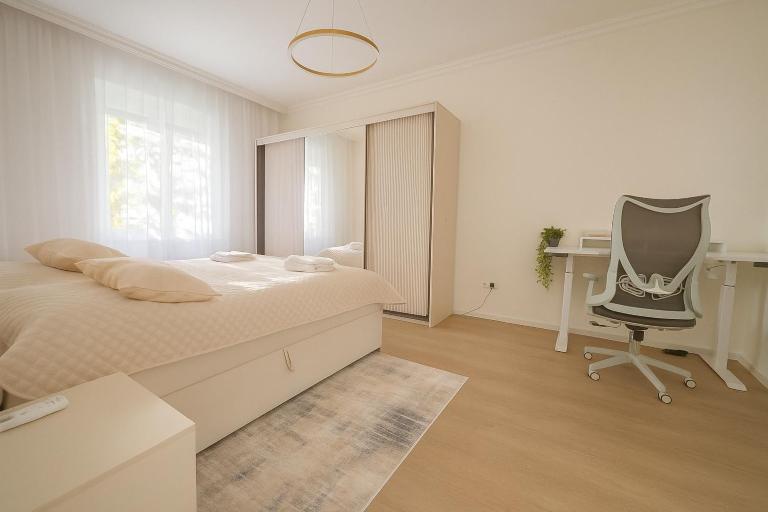 Spacious 2BR Retreat for Families & Friends near City Center - Bed and Breakfast Bratislava
