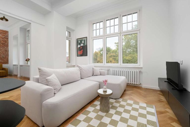 Elegant and Bright Apartment Plac Staszica Perfect for Remote Work by Renters Prestige - B&B Breslavia