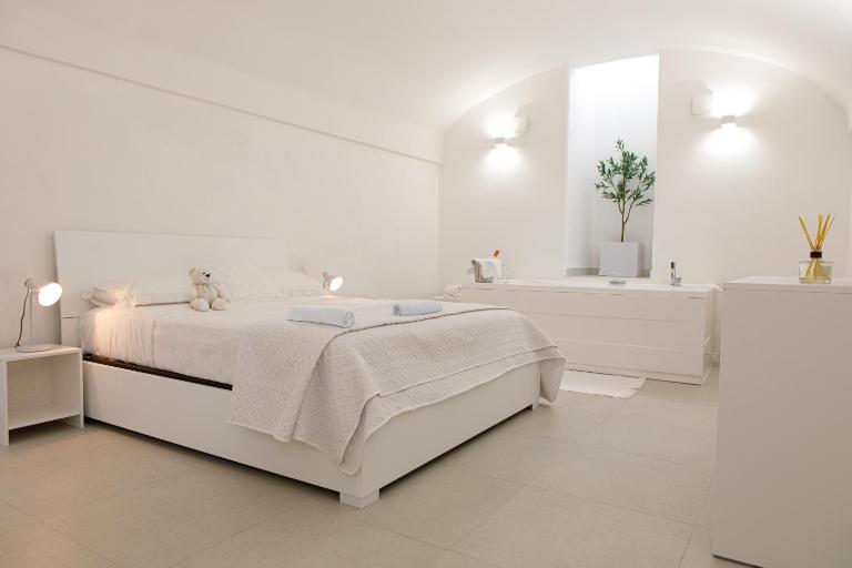 Suite tra Travi Antiche & Idromassaggio - Lusso Moderno nel Cuore di Terracina - 10' dal Mare - Wifi - Ferienwohnung Terracina