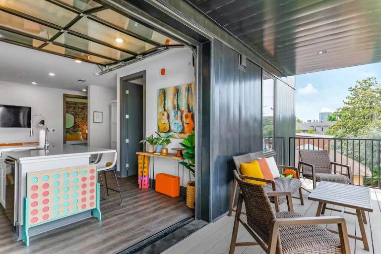 Nashville Oasis at The Muse Modern 2BR with Balcony & Rooftop Views - Chambres d'hôtes Nashville