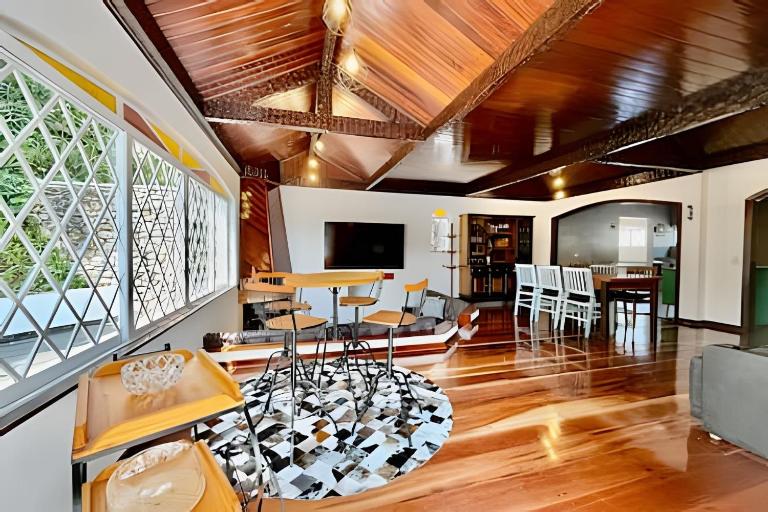 Alto Padrão com Spa Jogos até 24 hóspedes - B&B Campos do Jordão