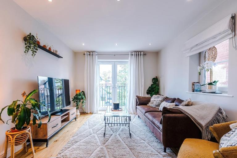 2 bed, 2 bath apartment in Roundhay - B&B Marton