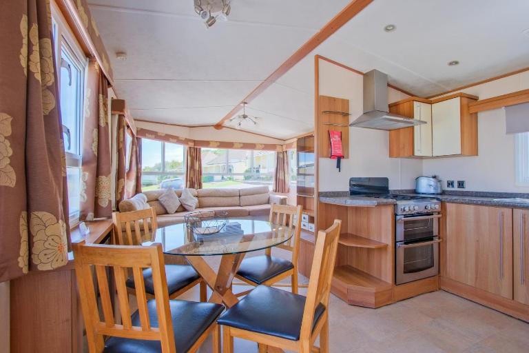 Pet Friendly 'Instow' Caravan with Sea Views - B&B Bideford