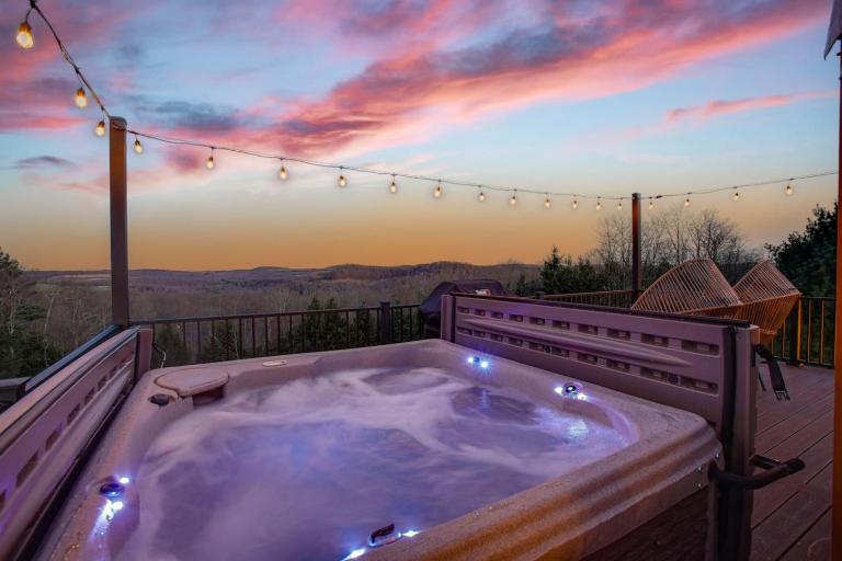 Sunrise Sanctuary -Modern Yurt - B&B Reynoldsville