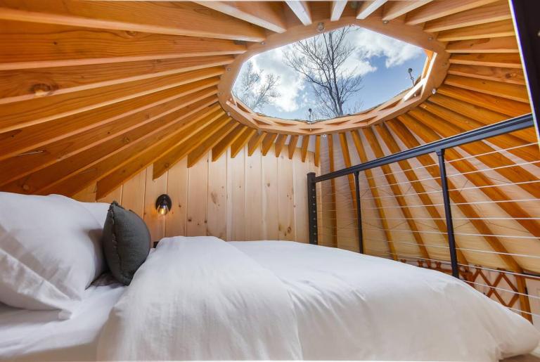 Starlit Haven - Modern Yurt - B&B Reynoldsville