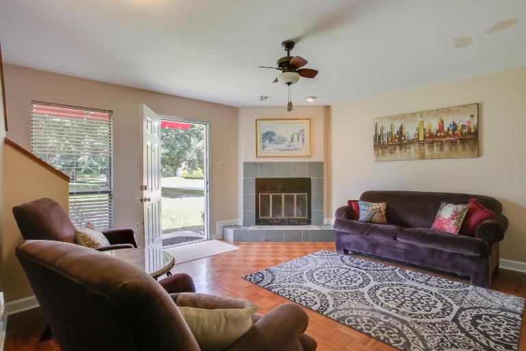 Baton Rouge Townhome w/ Pool Access - 7 Mi to LSU! - B&B Baton Rouge