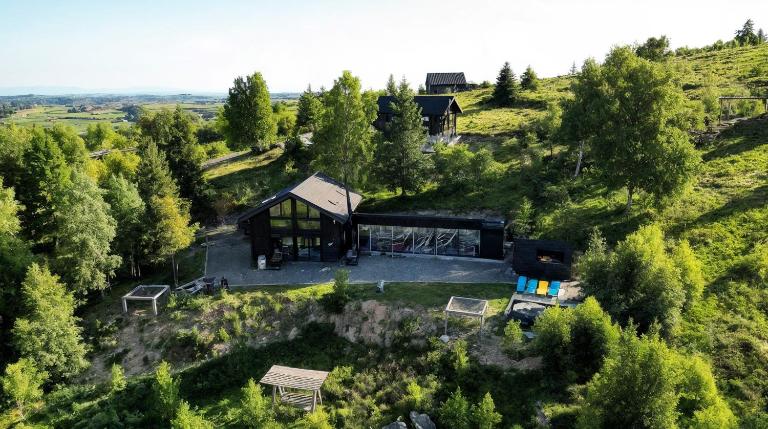 Casa de Jos - Pe Dealul Mieilor - Cabană cu Jacuzzi și Saună în Măguri - B&B Măguri